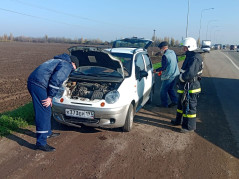 17.11.2025 спасатели Службы спасения г.Краснодара оказывали помощь в устранении  последствий ДТП, на трассе Краснодар-Кропоткин.